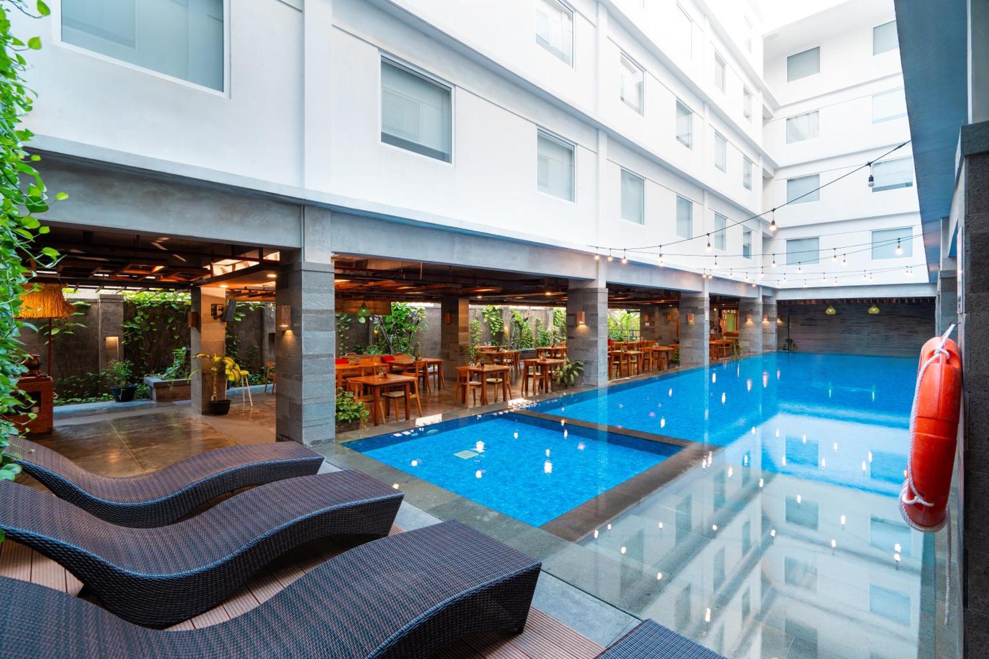 Hotel Swiss-Belexpress Kuta Legian Zewnętrze zdjęcie